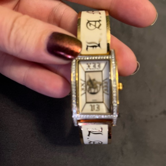 L.a.m.b watch Gwen Stefani - Picture 4 of 7